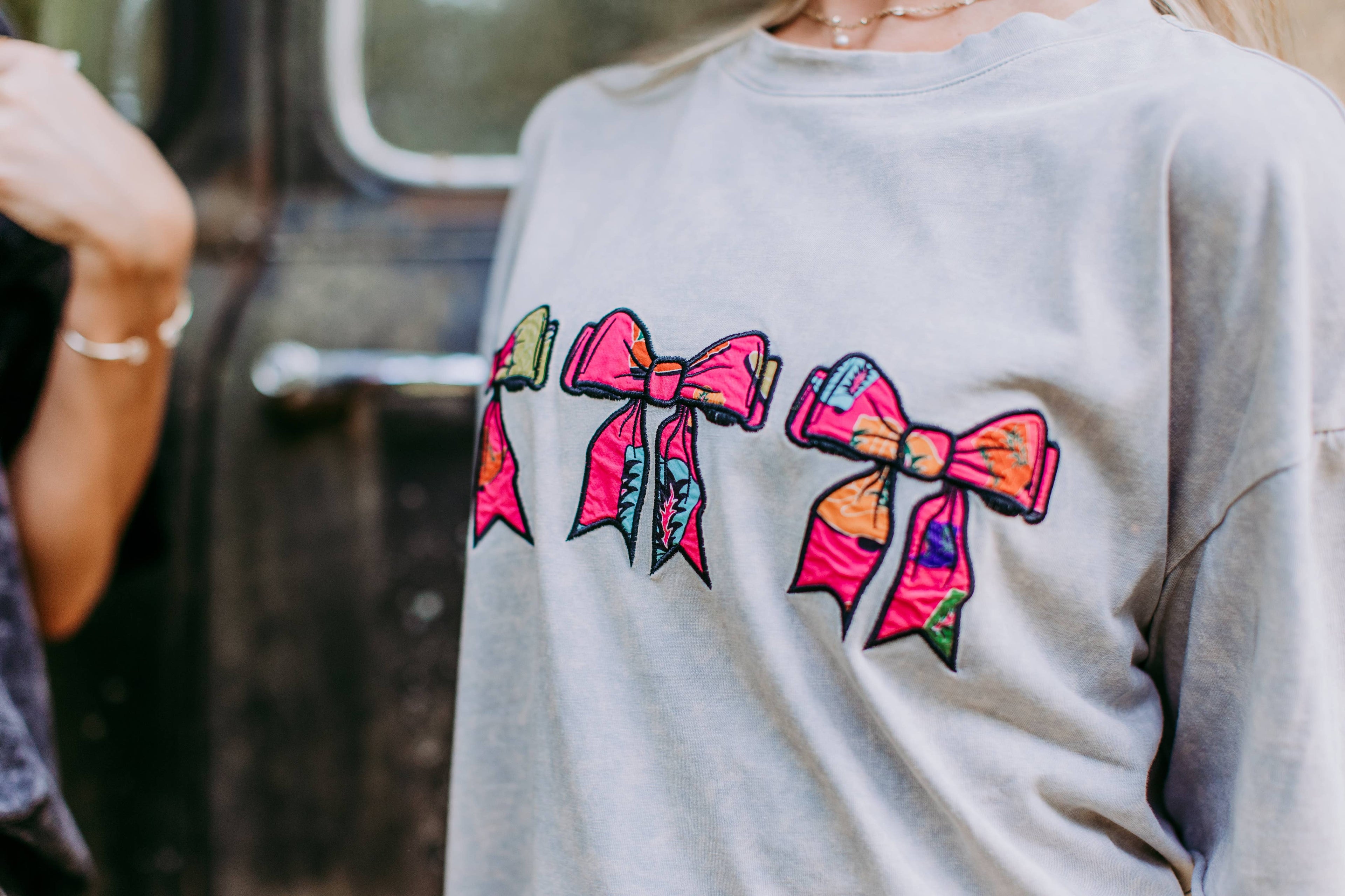 Pink Bow Acid Washed Tee : Charcoal